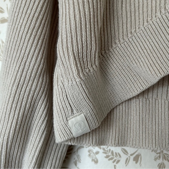 Lululemon Ribbed Wrap Sweater - Size M - Picture 3 of 4